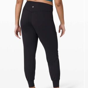 Lululemon size 6 Align Jogger pants 28" length in Black yoga joggers